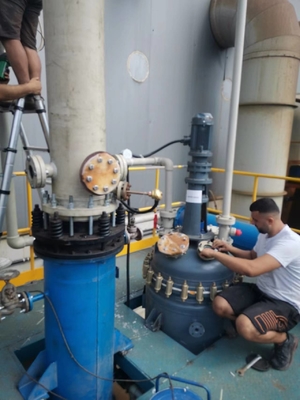 Mocny system usuwania dymów chemicznych 1000m3/h Przepływ powietrza 900 Pa Wieża oczyszczania dla przemysłu